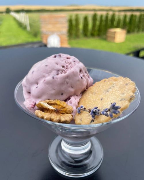 Лаванду додають і до десертів