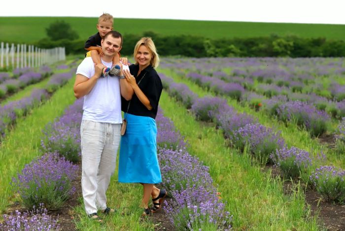 Сім'я Табінських на лавандовому полі
