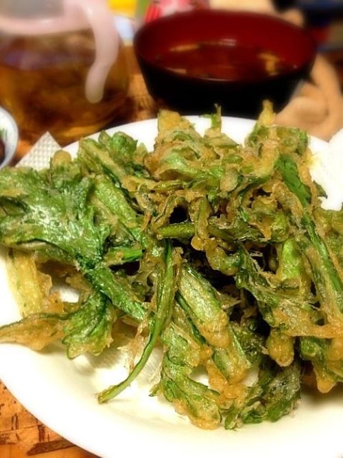 Листя хризатенми смакує відмінно у клярі